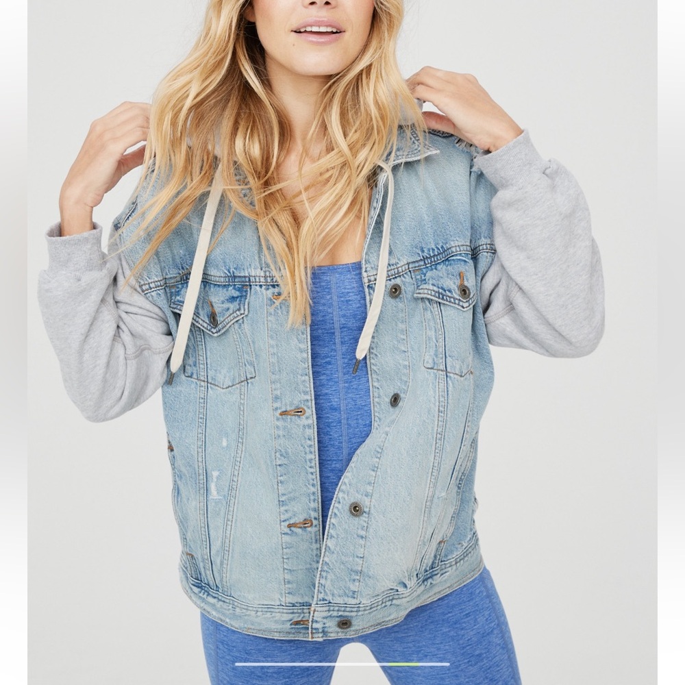 Aerie Offline Hooded Denim Jacket Women’s Size L, New Without Tags